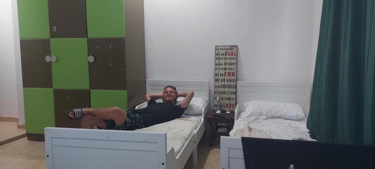 Hostel The Venue Aladdin Kuwait City Екстер'єр фото